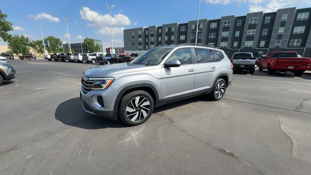 Used 2025 Volkswagen Atlas SE AWD/4WD image 4