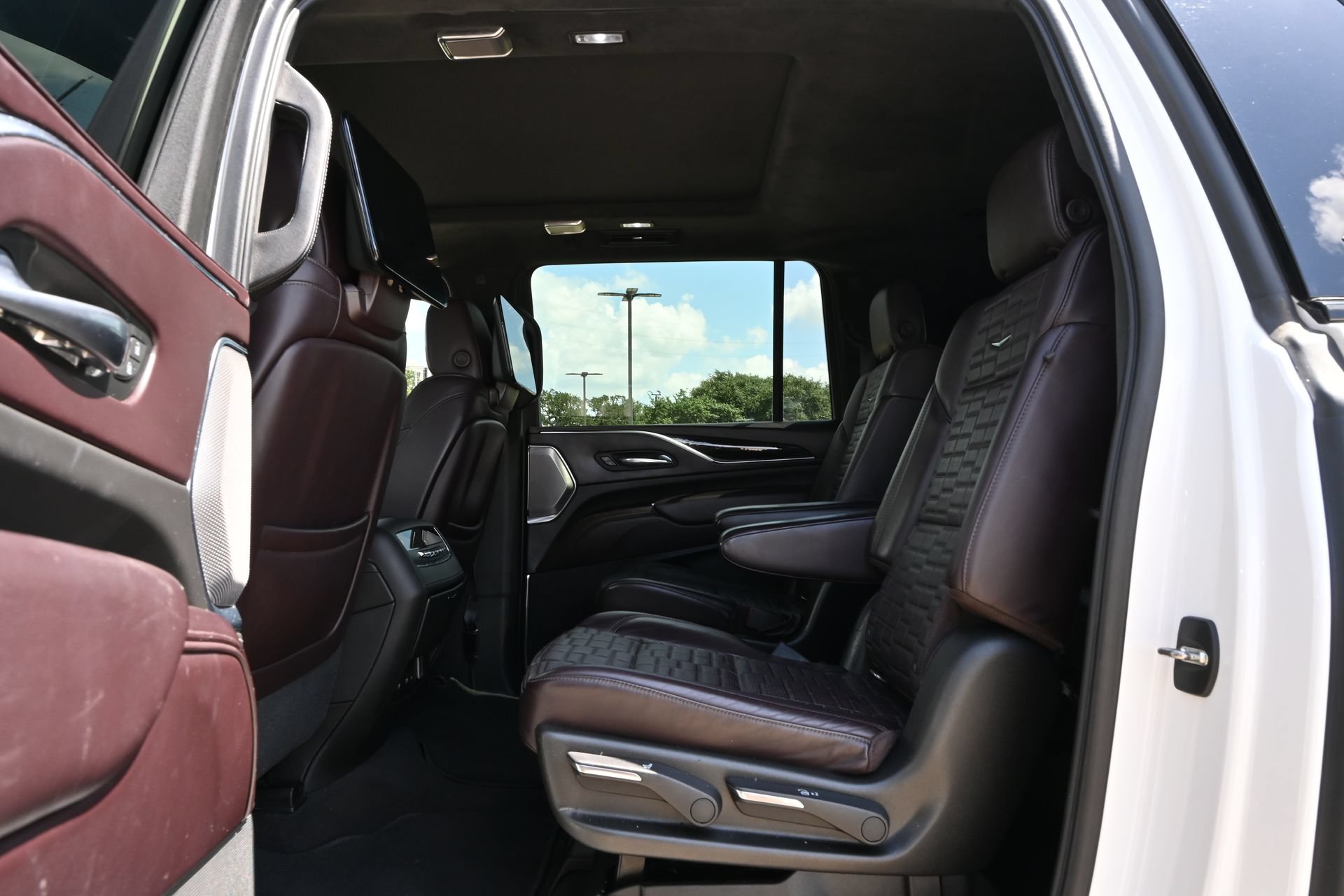 Used 2021 Cadillac Escalade ESV Sport Platinum RWD image 21