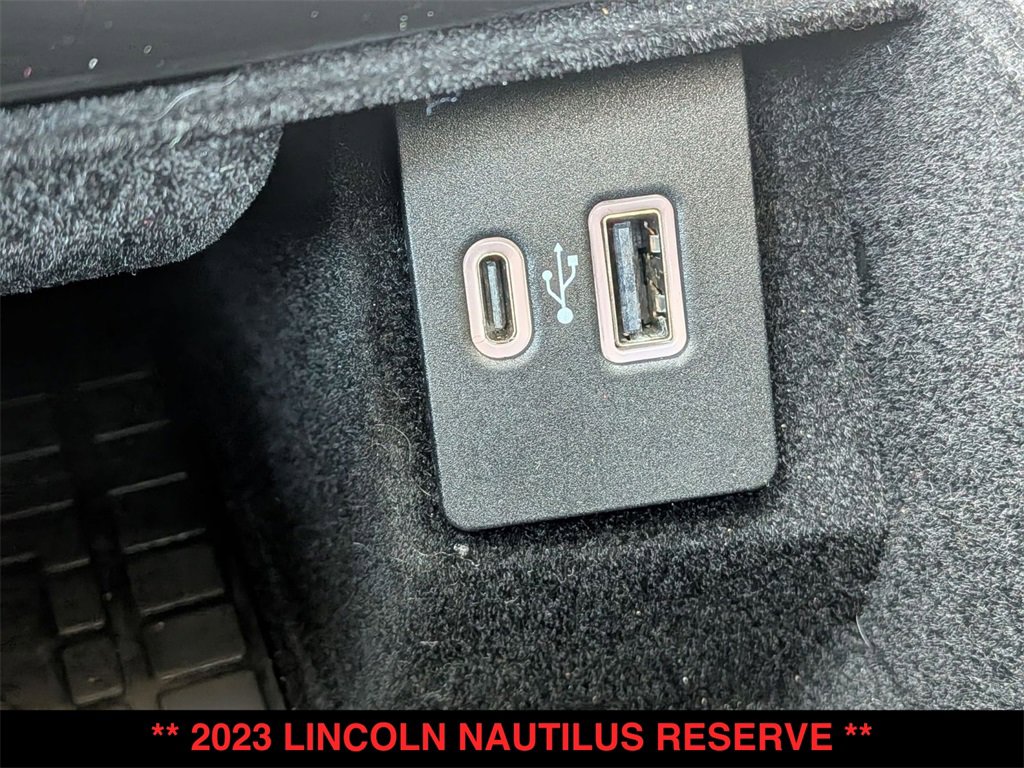Used 2023 Lincoln Nautilus Reserve w/ Monochromatic Package image 10