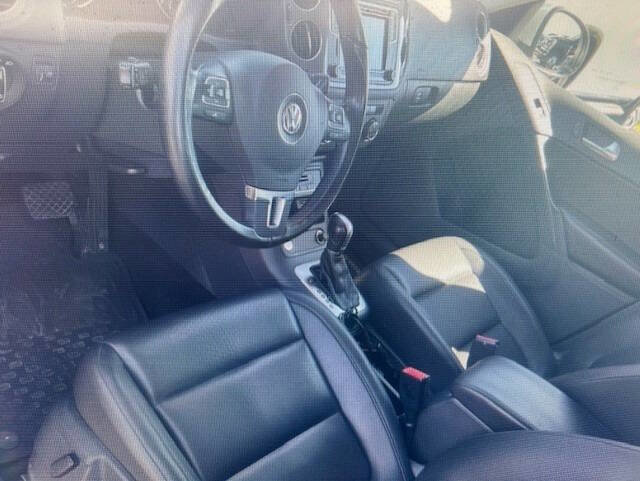 Used 2017 Volkswagen Tiguan S FWD image 4