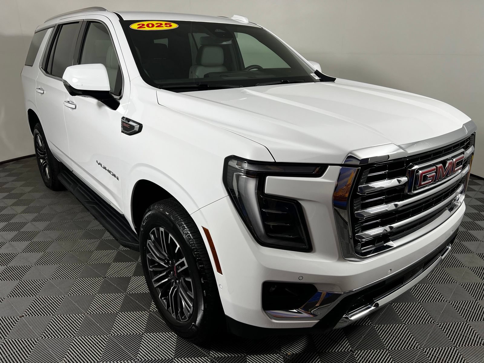 Used 2025 GMC Yukon Elevation AWD/4WD image 3