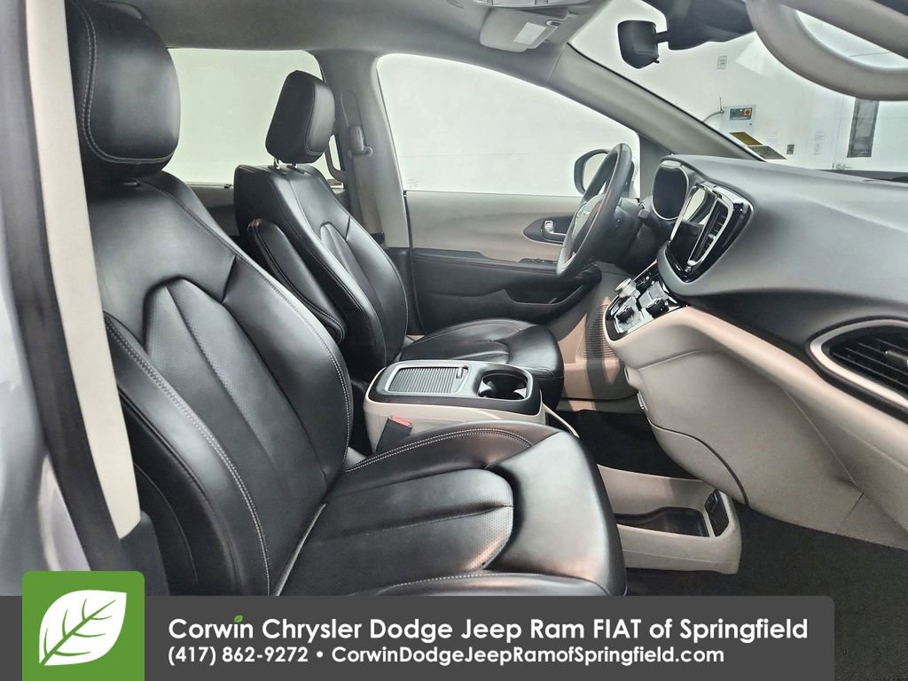 Certified 2023 Chrysler Pacifica Touring-L image 31