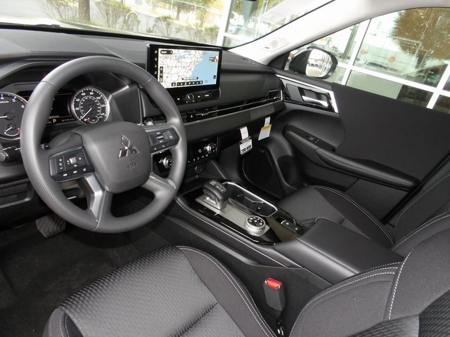 New 2025 Mitsubishi Outlander ES image 11