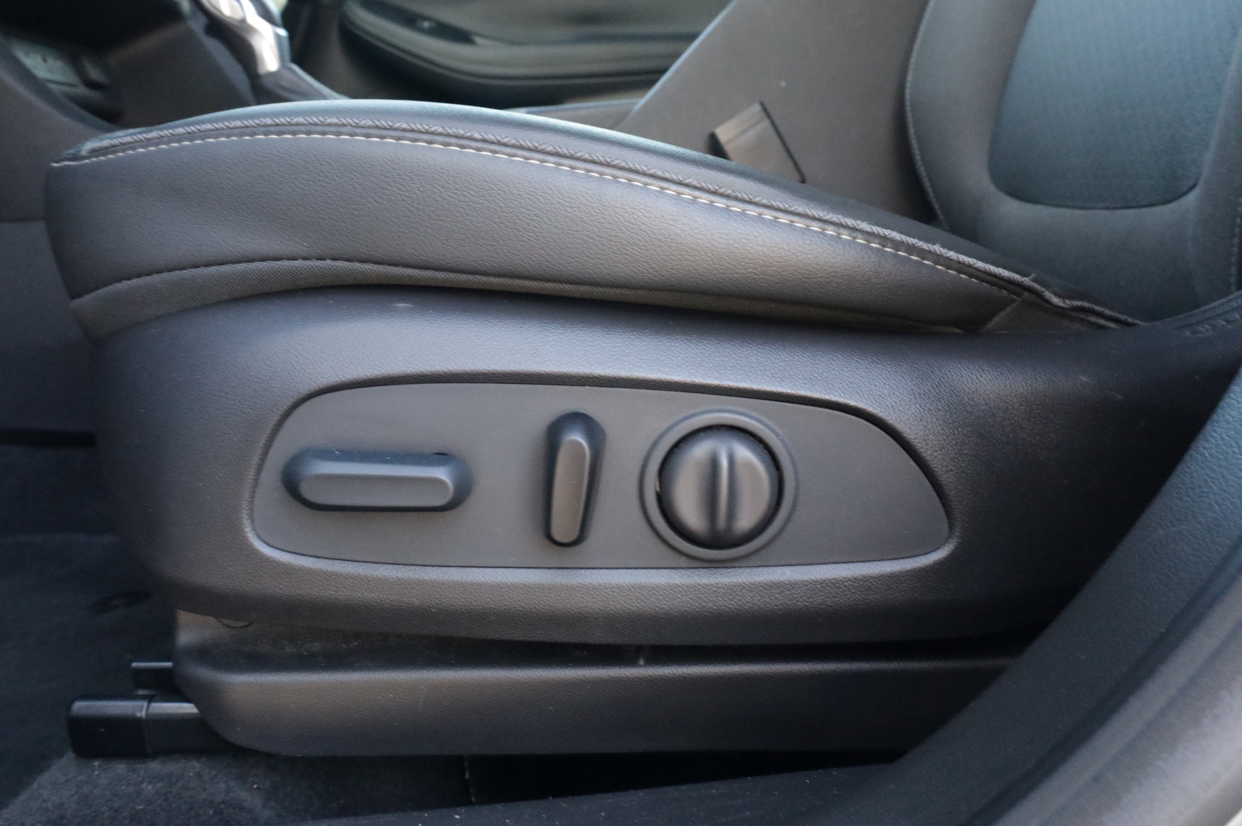 Used 2023 Buick Encore GX Select FWD image 19