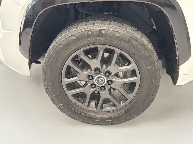 Used 2024 Toyota Tundra Platinum AWD/4WD image 25
