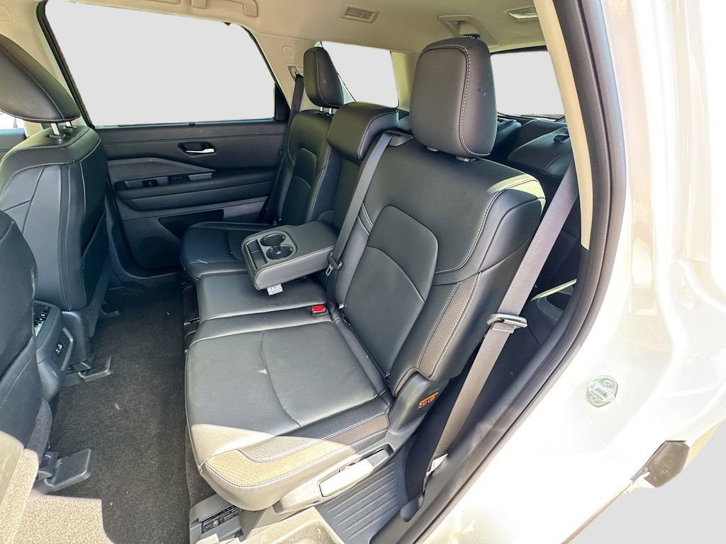 Used 2024 Nissan Pathfinder SL image 24
