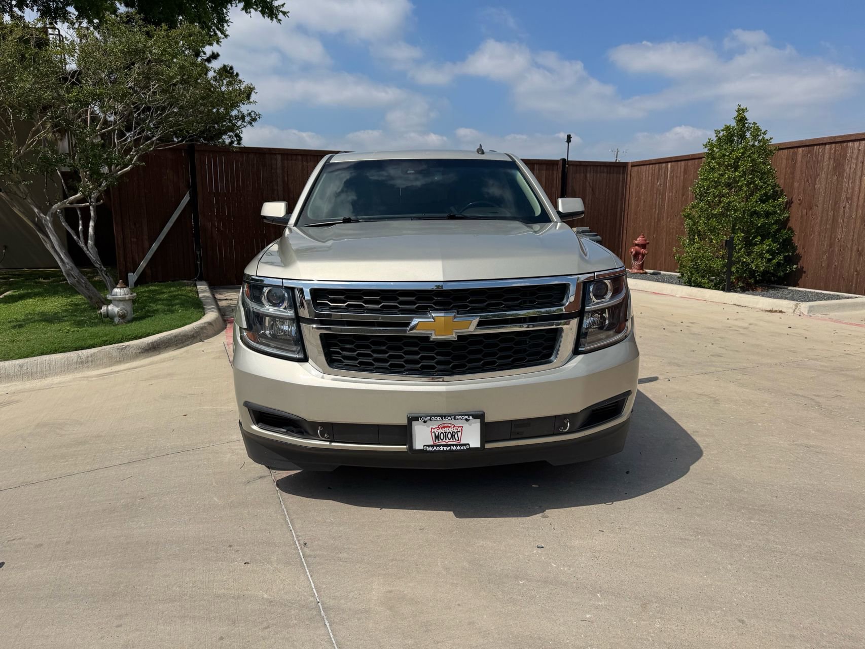 Used 2015 Chevrolet Suburban LT RWD image 1