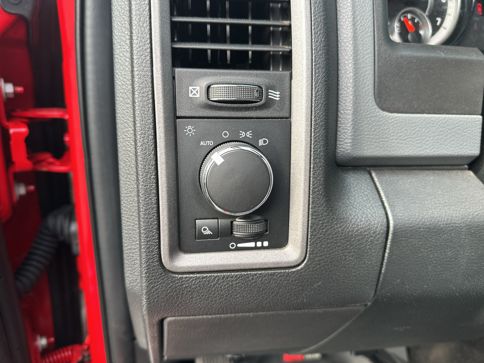 Used 2017 RAM 1500 ST w/ SXT Appearance Group AWD/4WD image 17