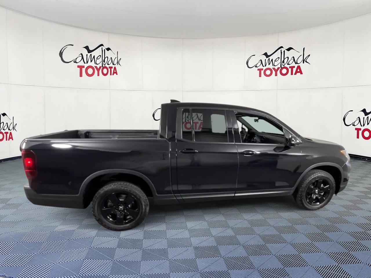 Used 2025 Honda Ridgeline Black Edition image 3