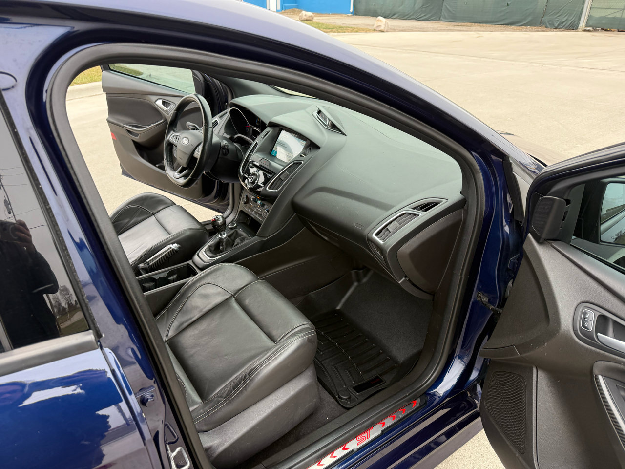 Used 2016 Ford Focus ST w/ Equipment Group 401A image 30