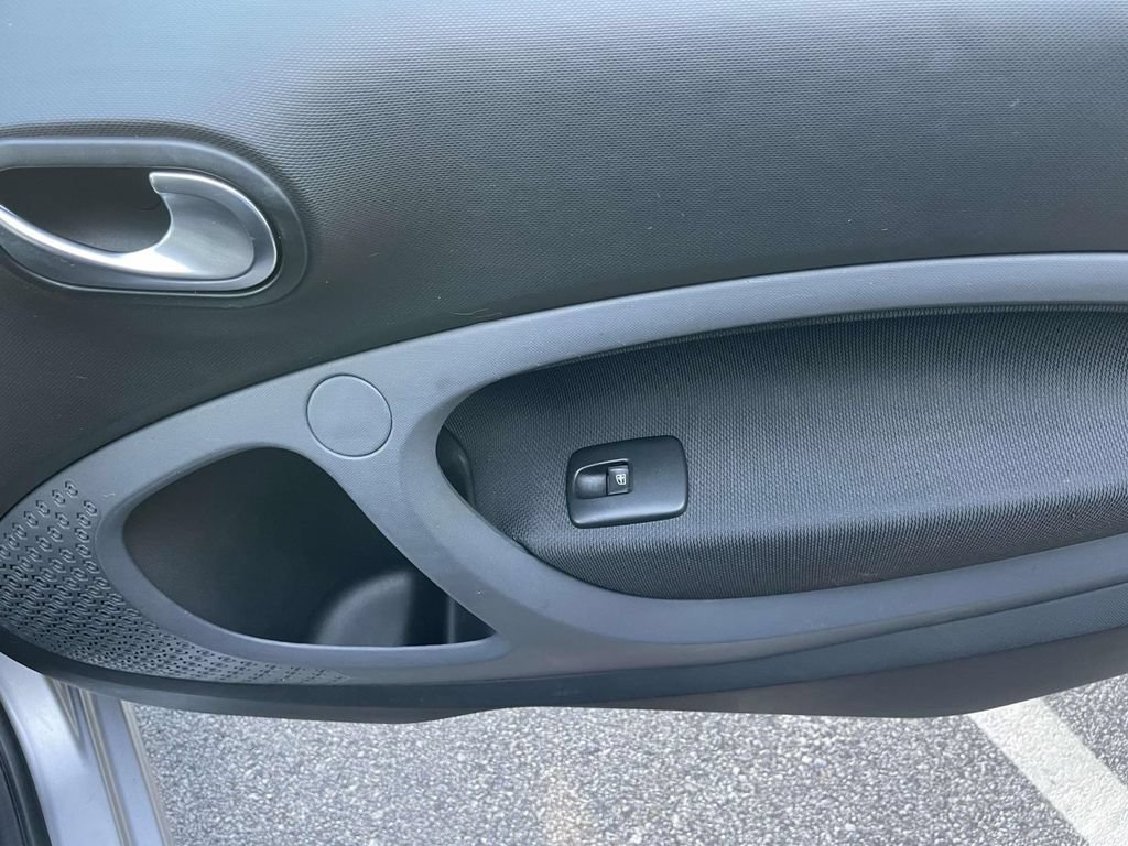 Used 2016 smart fortwo Prime RWD image 12