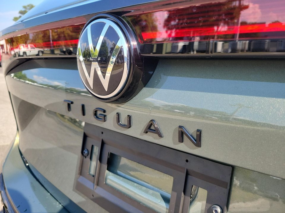 New 2026 Volkswagen Tiguan SE R-Line FWD image 14