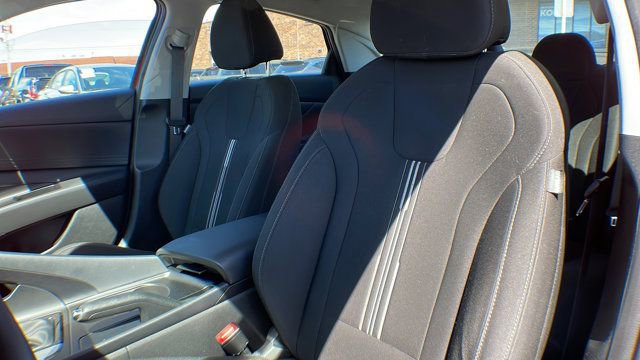 Used 2022 Hyundai Elantra SEL w/ Preferred Accessory Package image 9