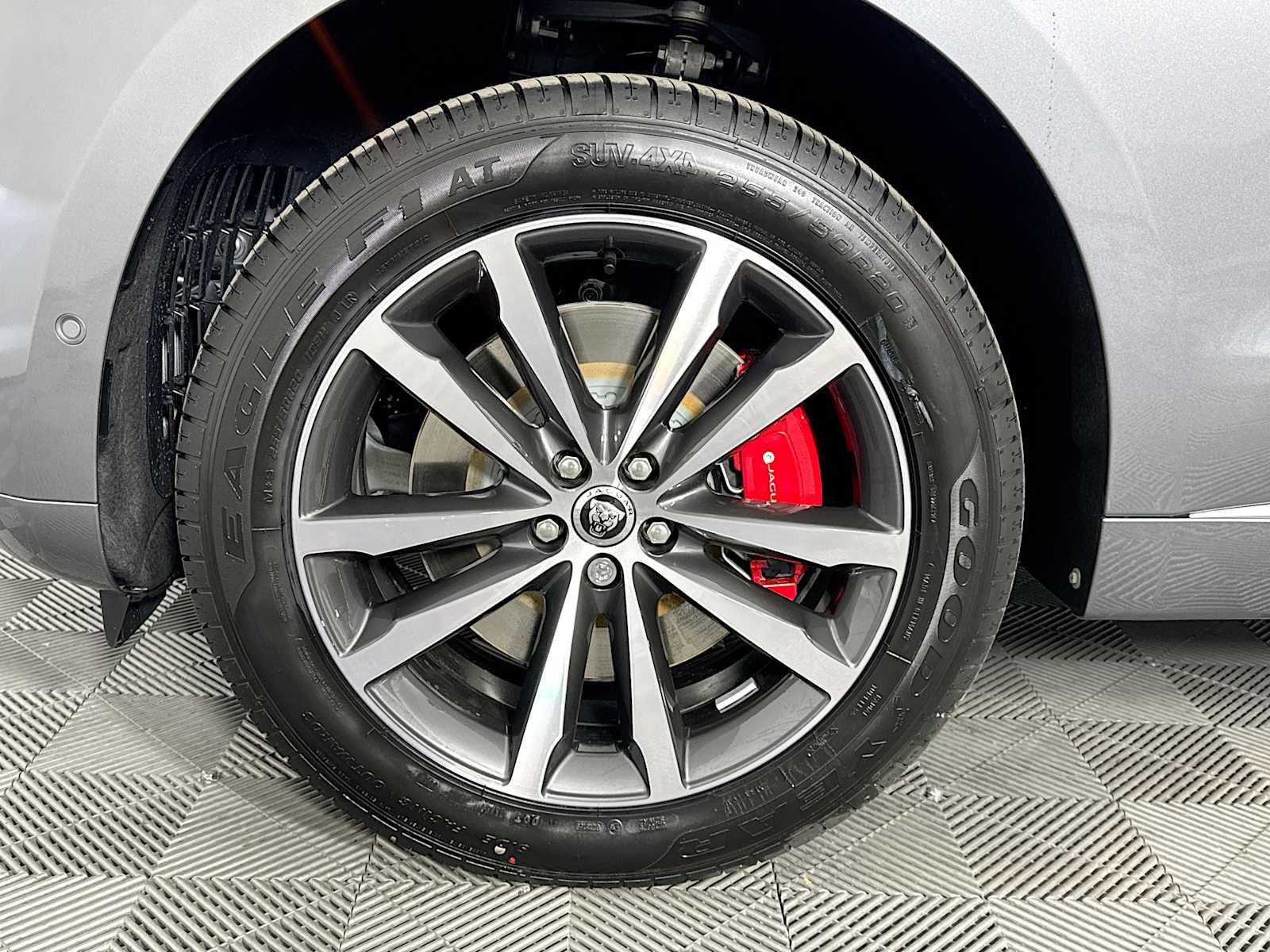 New 2025 Jaguar F-PACE R-Dynamic S image 30