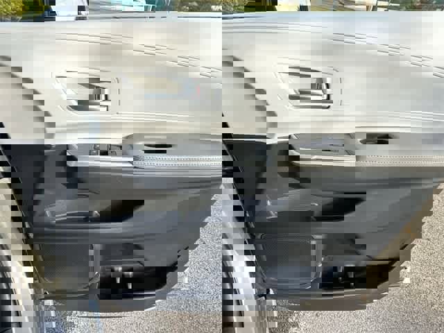 Used 2025 Toyota Sienna XLE image 24