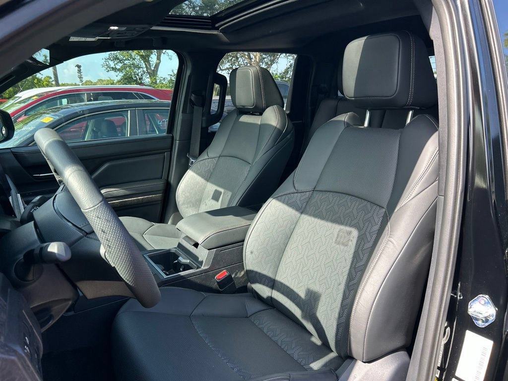 Used 2025 Toyota Tacoma Limited AWD/4WD image 19