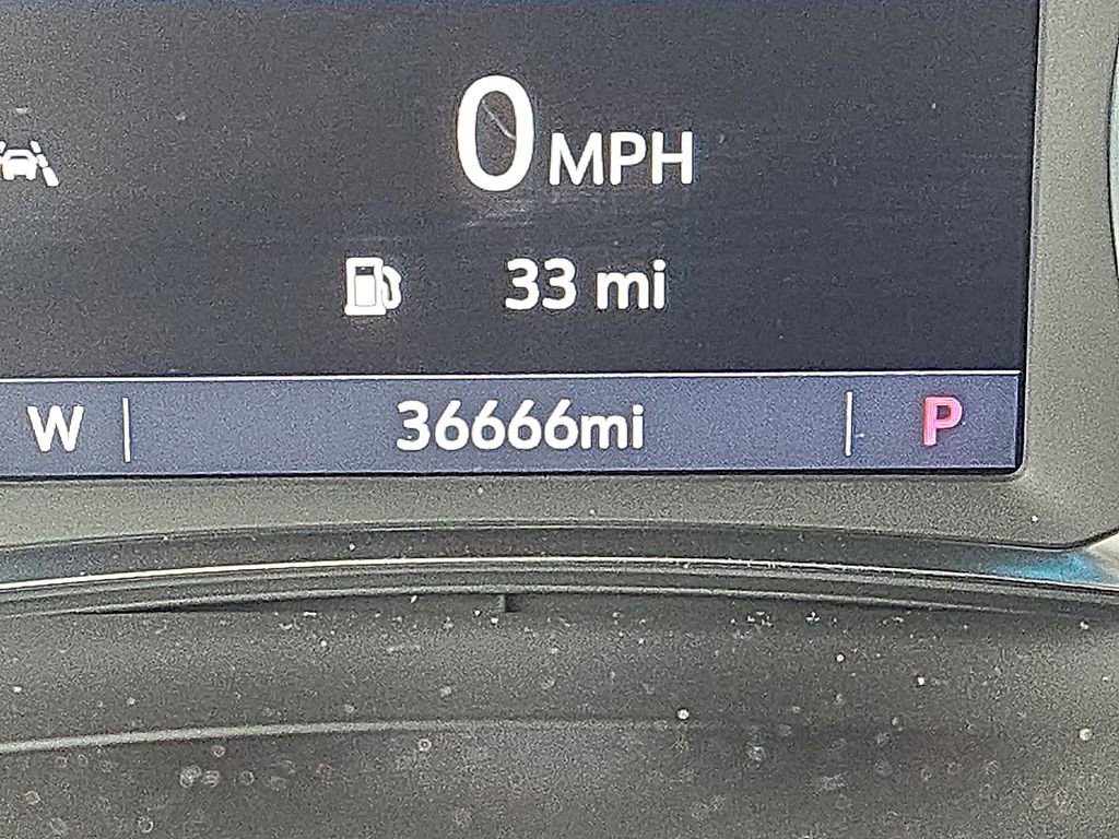 Used 2023 Chevrolet Traverse LT image 25