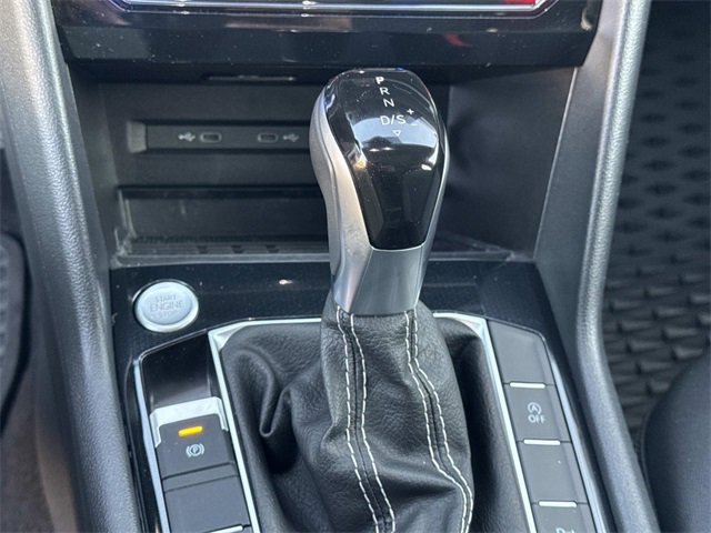 Used 2025 Volkswagen Taos SE image 16