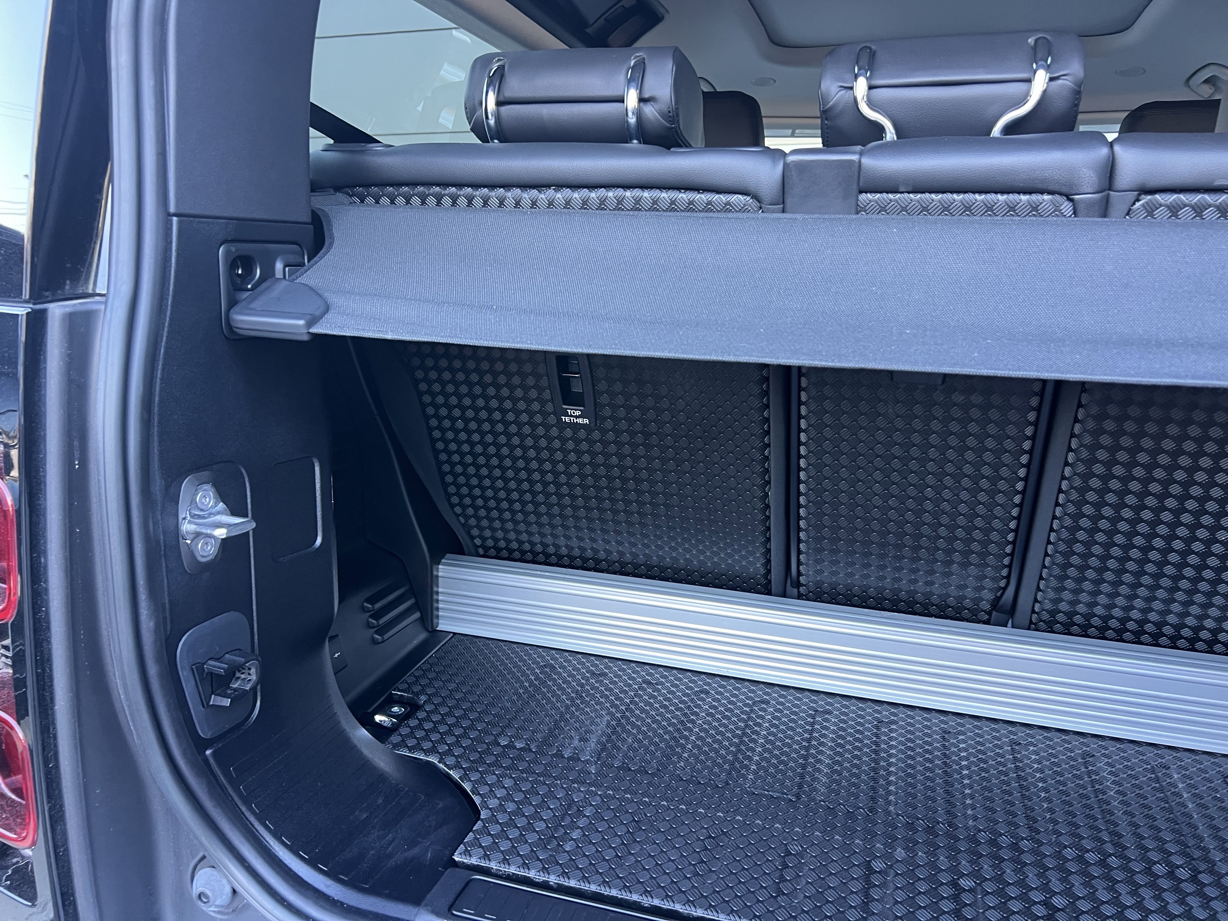 Certified 2023 Land Rover Defender 90 S image 33