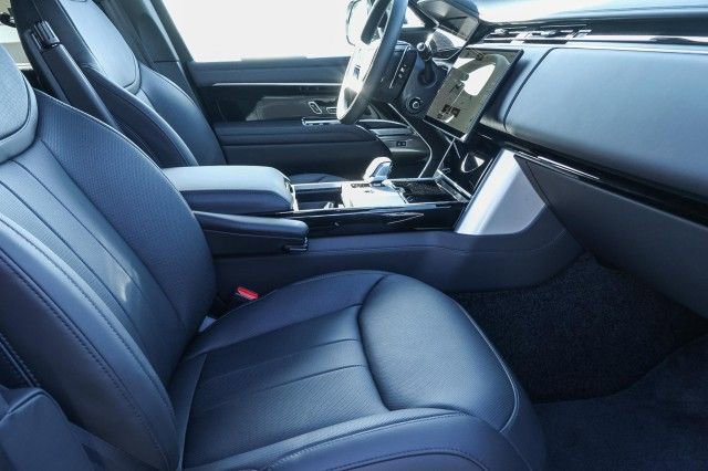New 2025 Land Rover Range Rover SE image 17