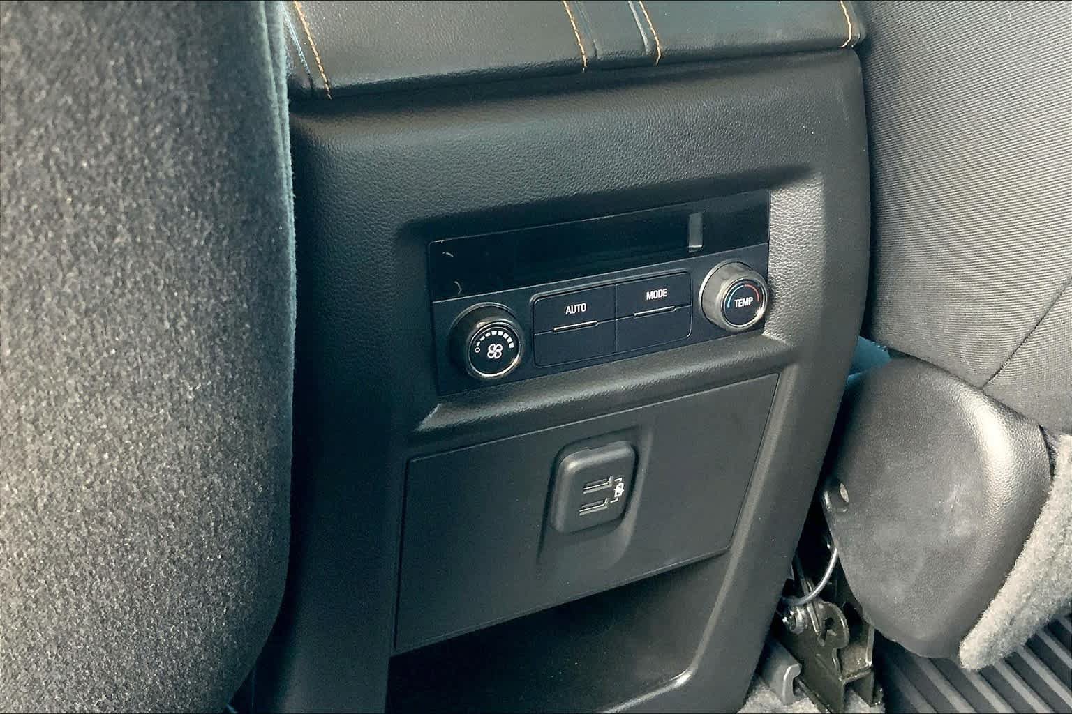 Used 2019 Chevrolet Traverse LT FWD image 33