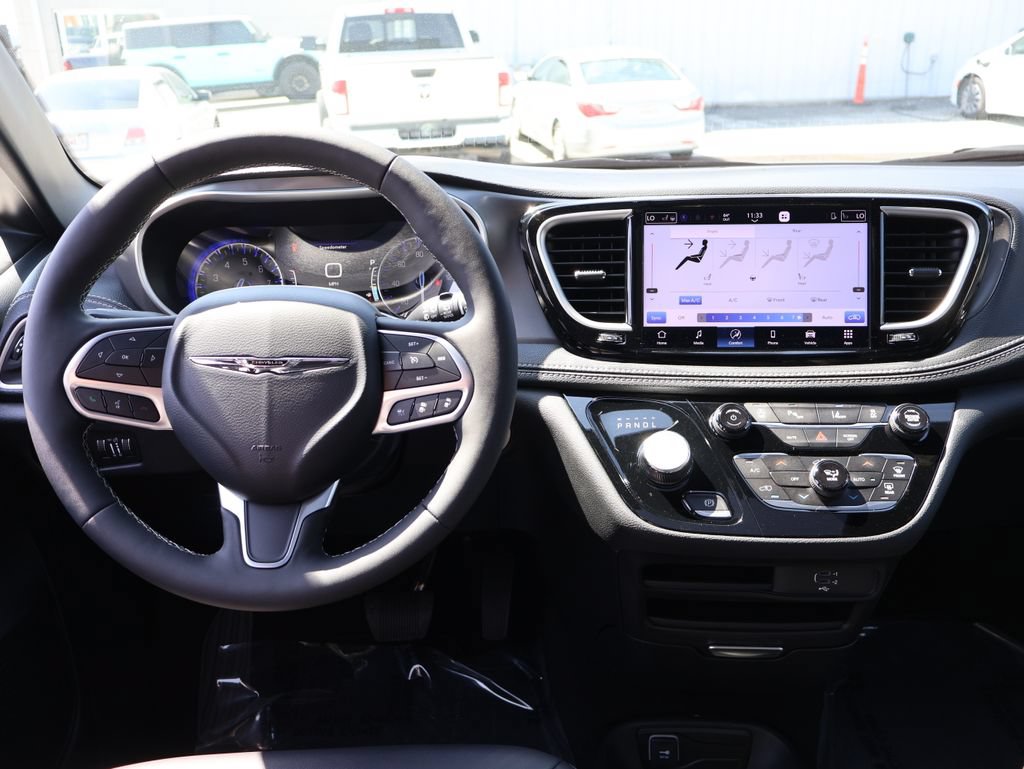 New 2026 Chrysler Pacifica Select FWD image 17