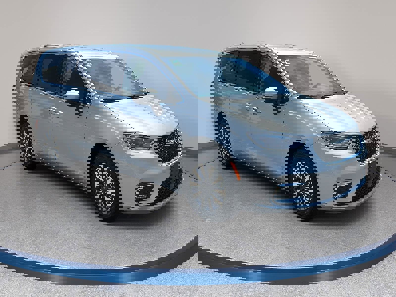 Used 2023 Chrysler Pacifica Touring-L FWD image 3