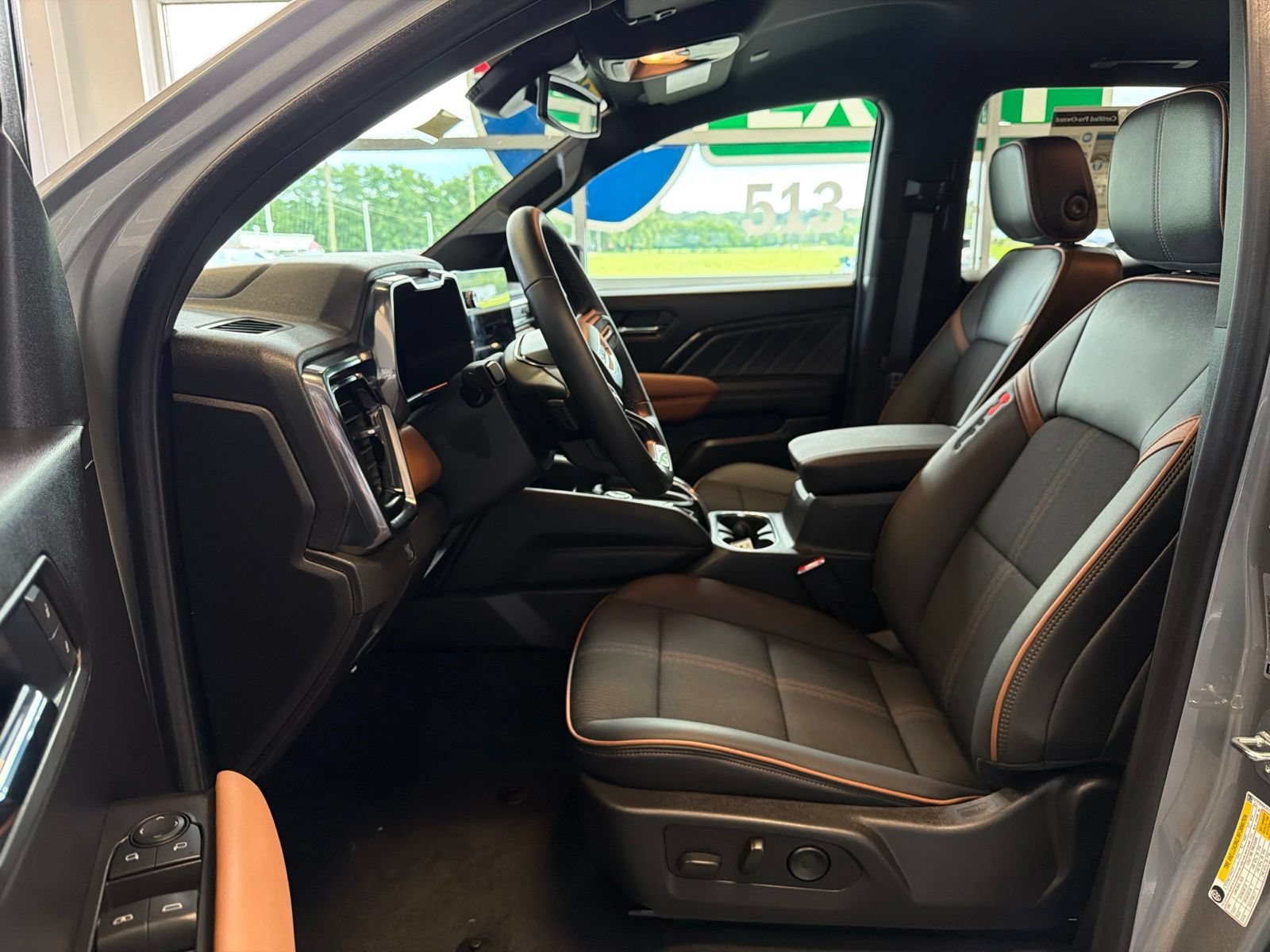 Used 2026 GMC Canyon AT4 AWD/4WD image 15
