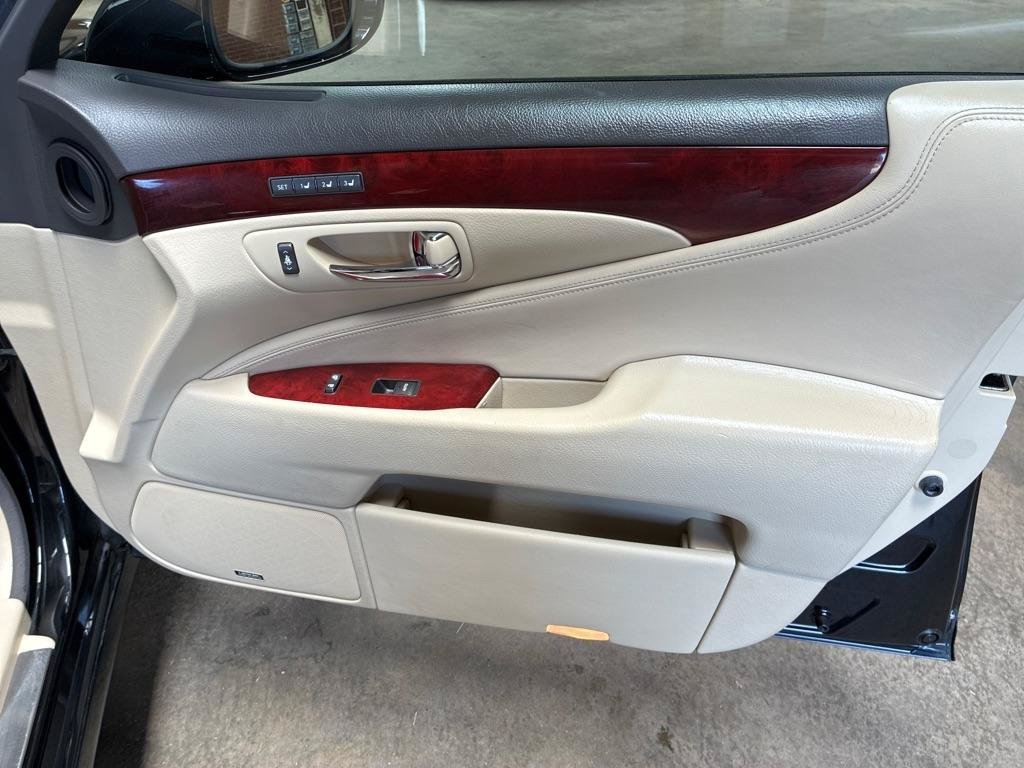 Used 2012 Lexus LS 460 w/ Comfort Pkg RWD image 28
