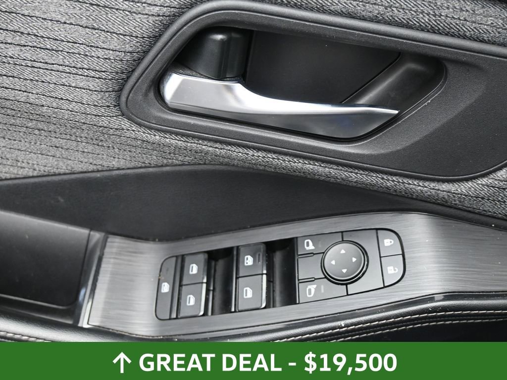 Used 2023 Nissan Rogue SV image 20