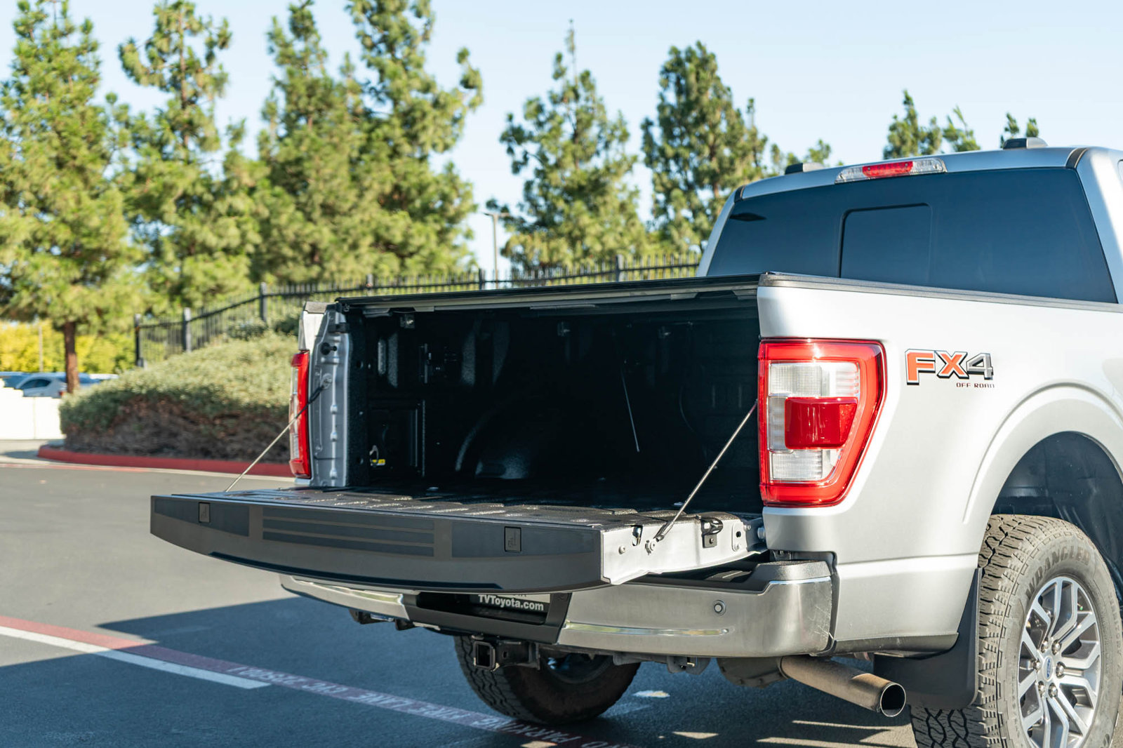 Used 2021 Ford F150 Lariat w/ Max Trailer Tow Package AWD/4WD image 22