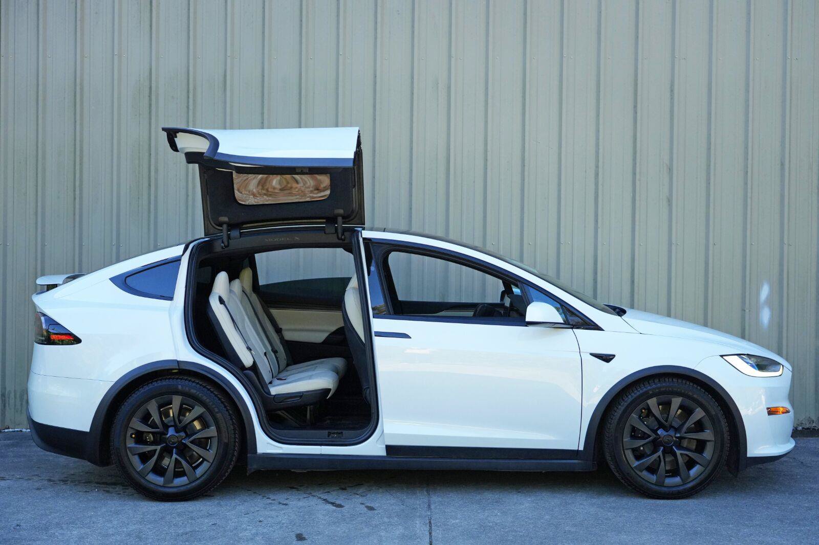 Used 2023 Tesla Model X AWD/4WD image 57