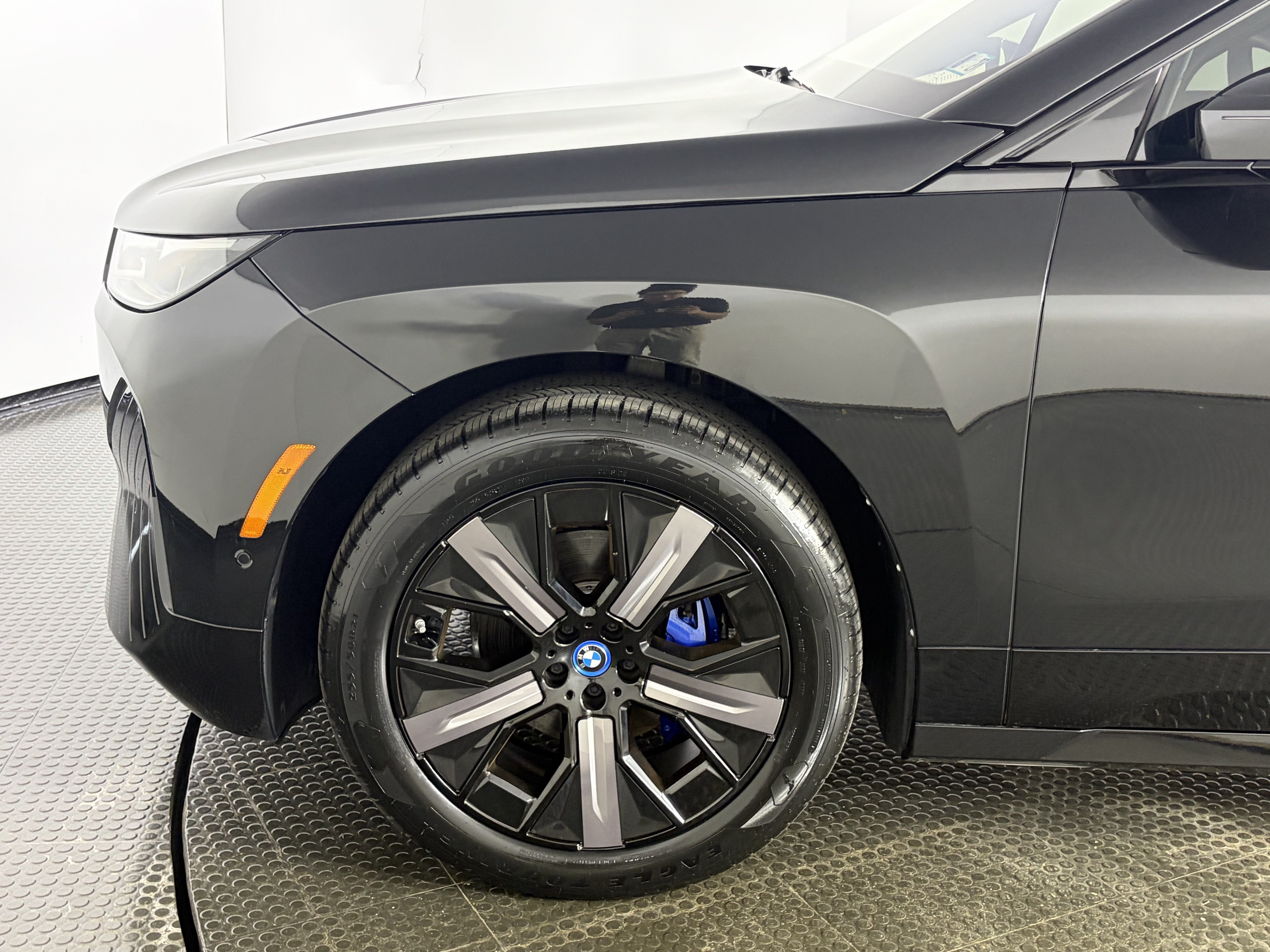 Certified 2024 BMW iX xDrive50 w/ Premium Package AWD/4WD image 8