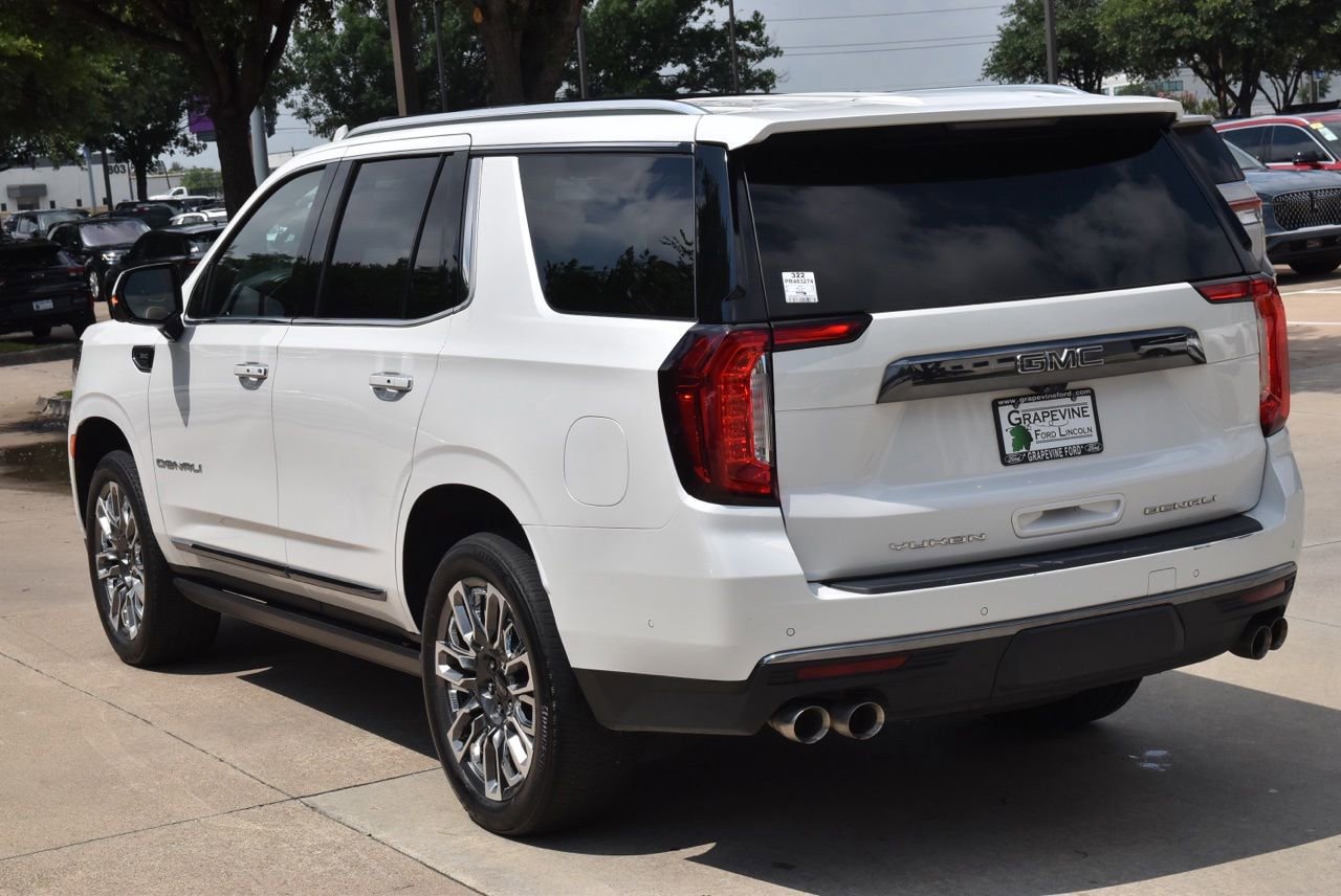 Used 2023 GMC Yukon Denali Ultimate w/ LPO, Floor Liner Package AWD/4WD image 10