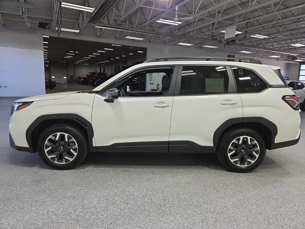 Used 2025 Subaru Forester Premium AWD/4WD image 4