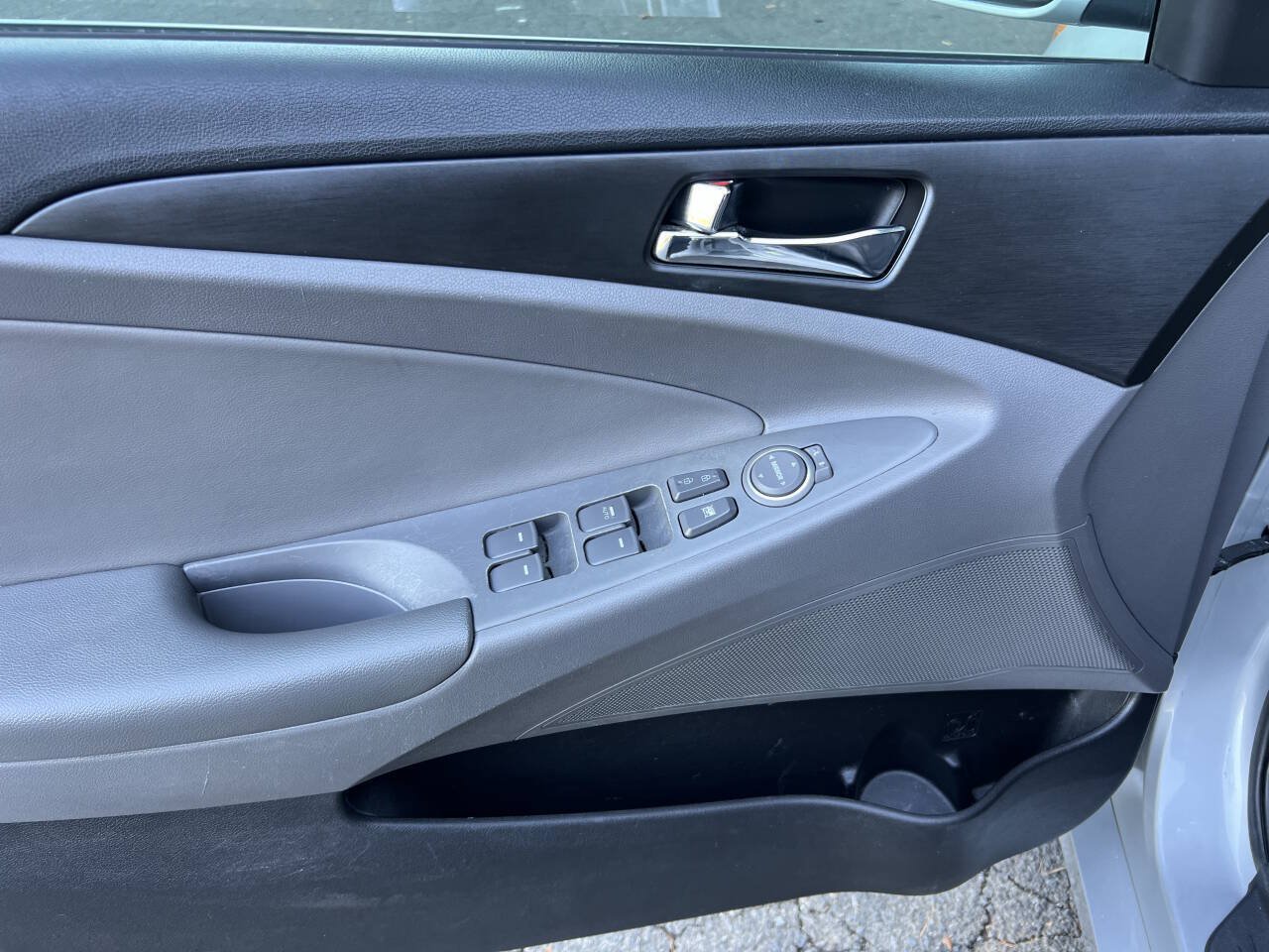 Used 2011 Hyundai Sonata SE FWD image 8