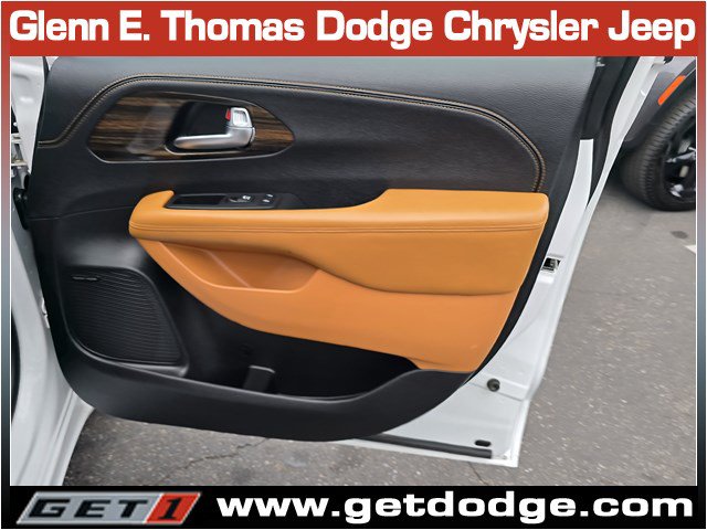 Certified 2023 Chrysler Pacifica Pinnacle FWD image 39