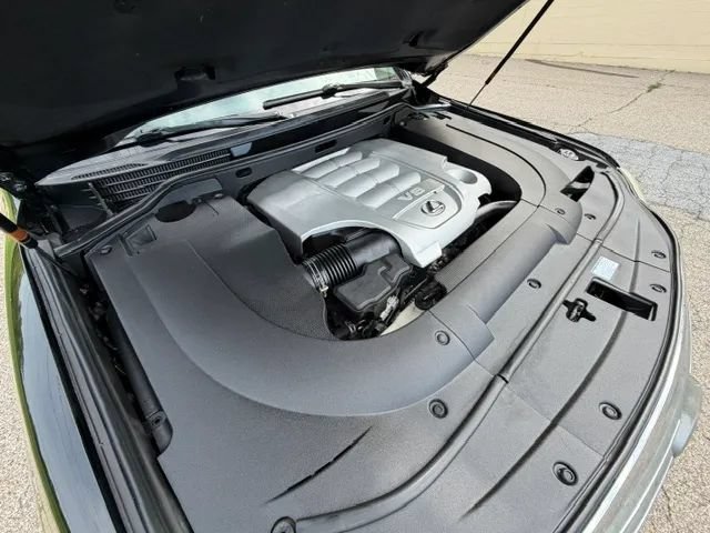 Used 2013 Lexus LX 570 4WD w/ Luxury Pkg image 34