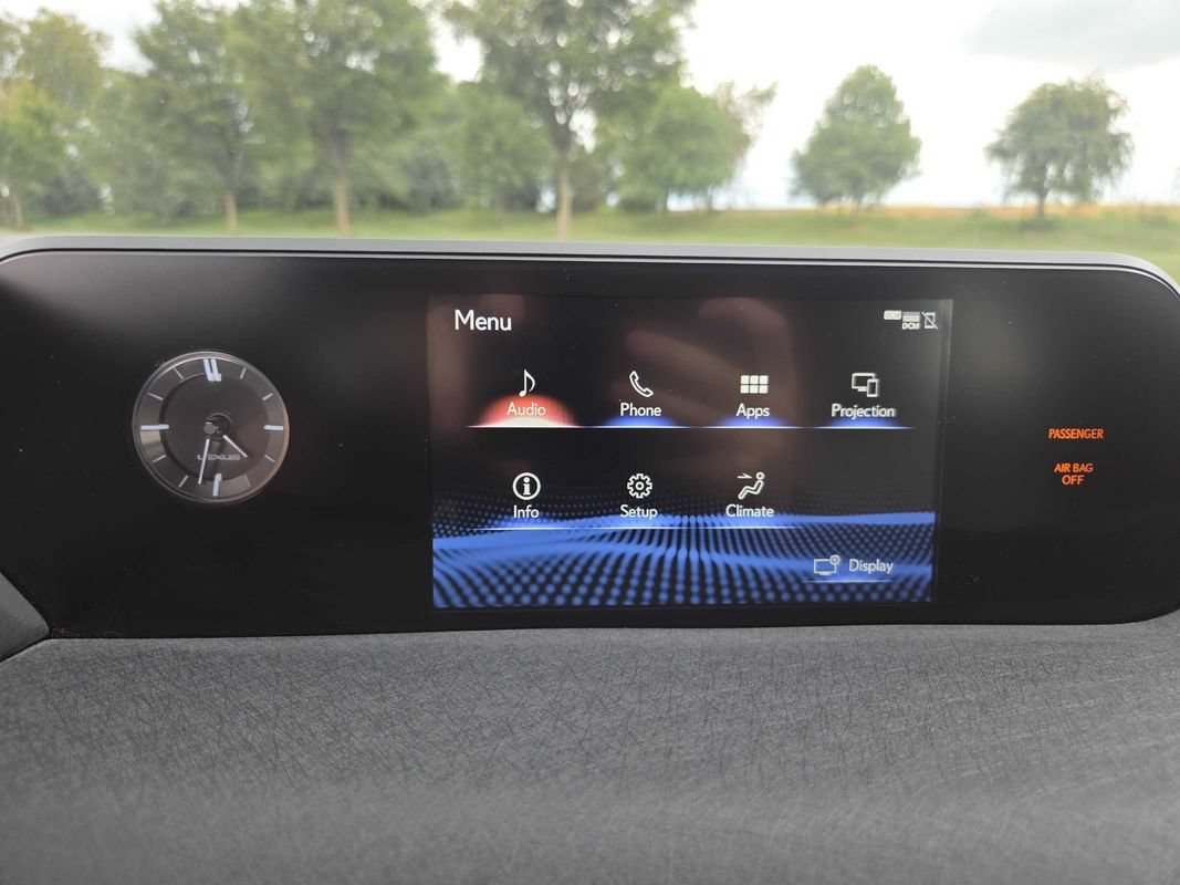 Used 2019 Lexus UX 250h w/ Premium Package AWD/4WD image 21