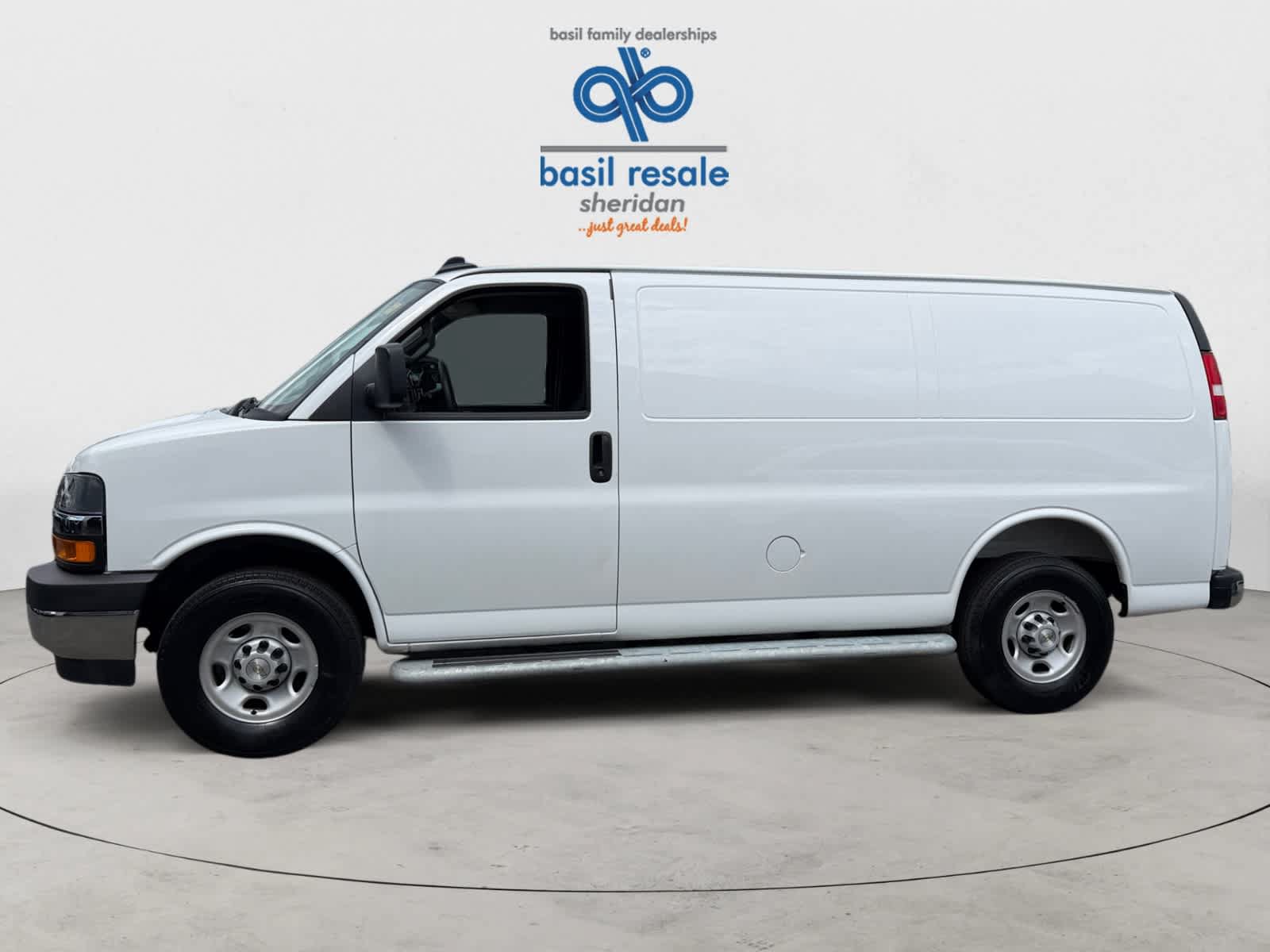 Used 2022 GMC Savana 2500 w/ Driver Convenience Package RWD image 3