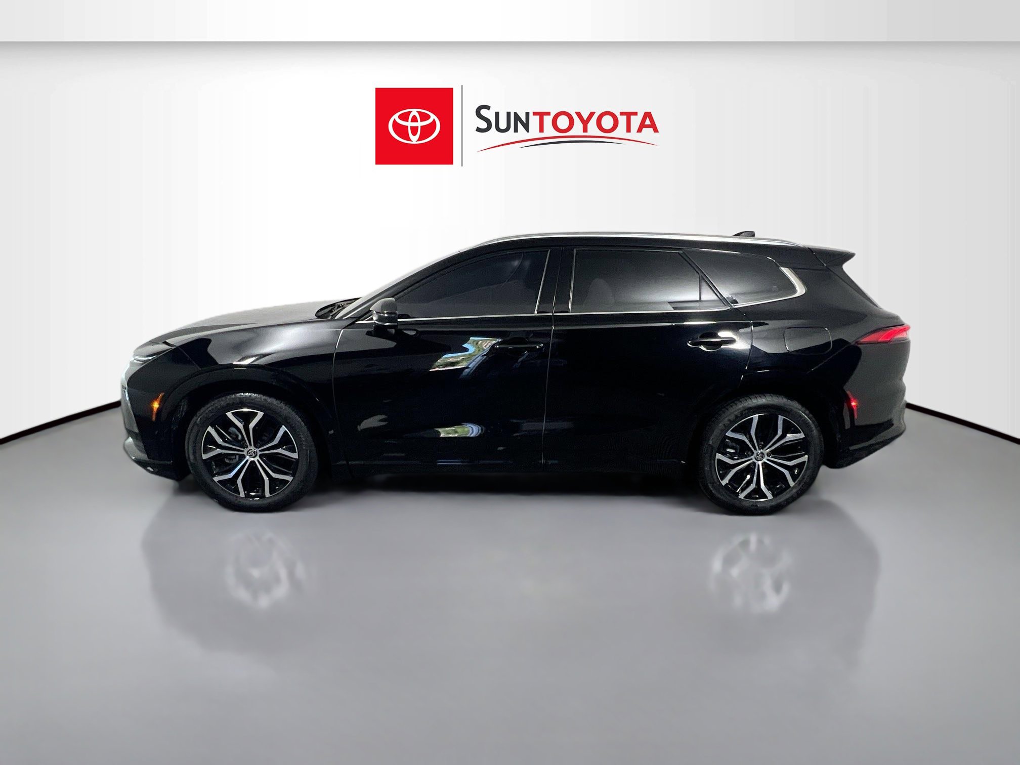 Used 2025 Toyota Crown Signia AWD/4WD image 7