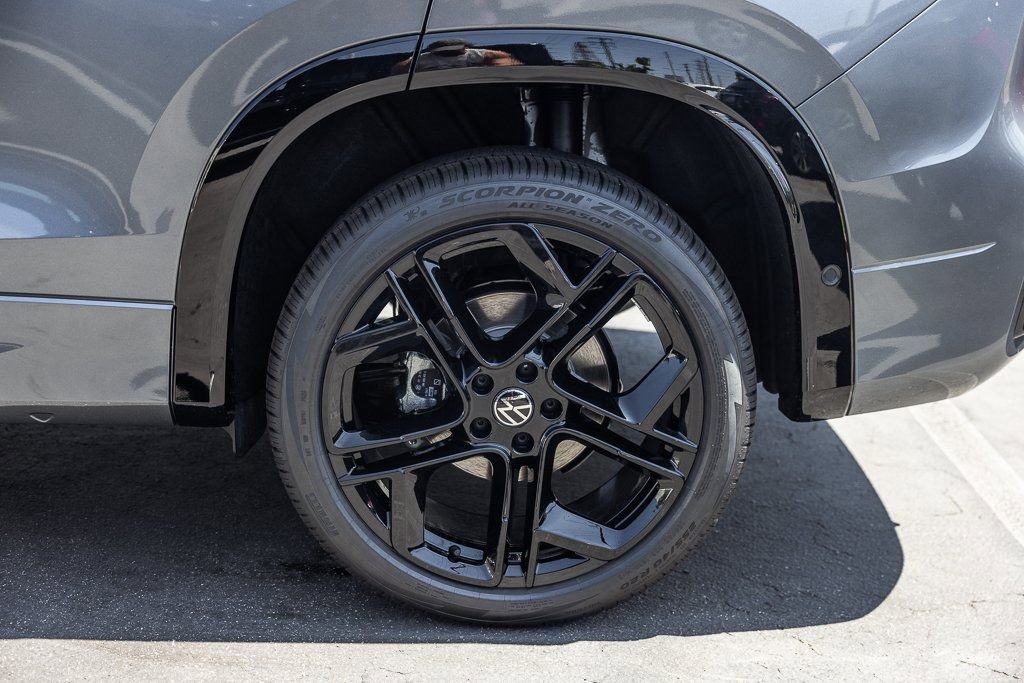 New 2026 Volkswagen Tiguan SE R-Line FWD image 5