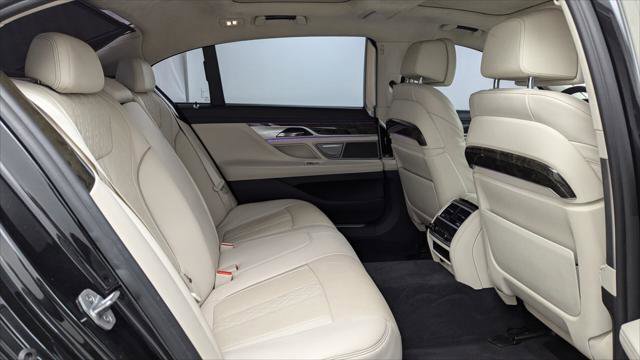 Used 2018 BMW 740i xDrive image 19