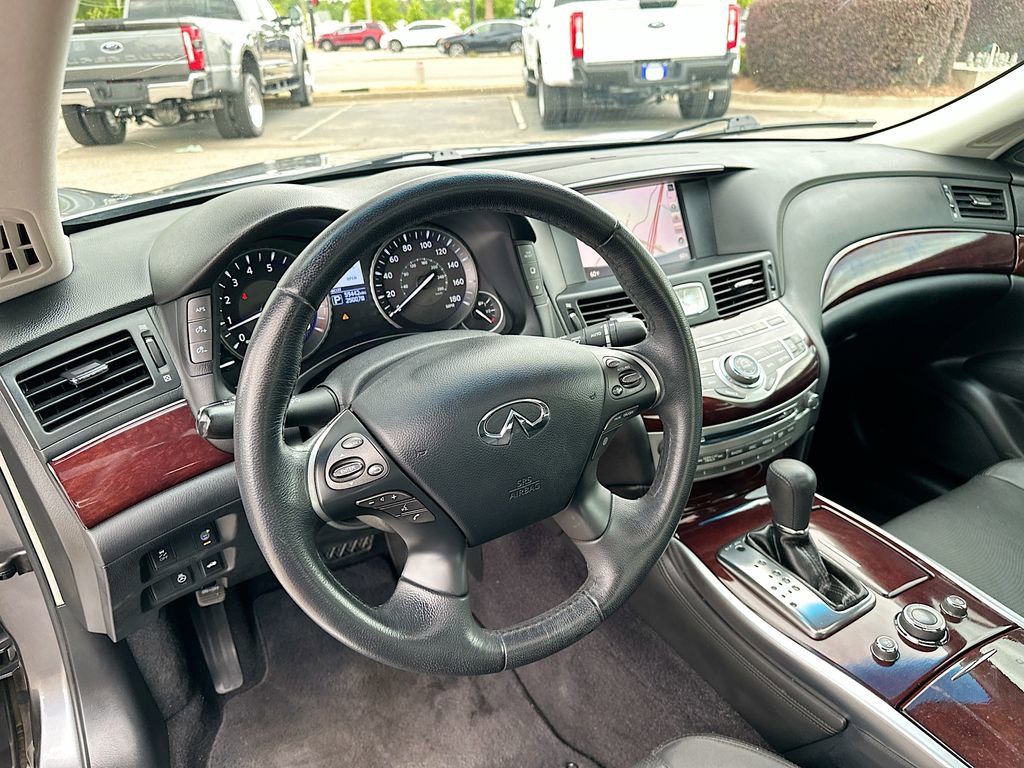 Used 2018 INFINITI Q70 Luxe w/ Proactive Package AWD/4WD image 10