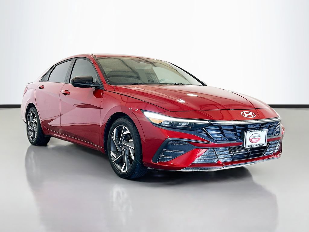 Used 2025 Hyundai Elantra Sport FWD image 3