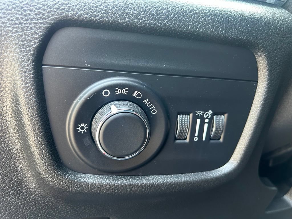Used 2023 Jeep Grand Cherokee L Laredo AWD/4WD image 17