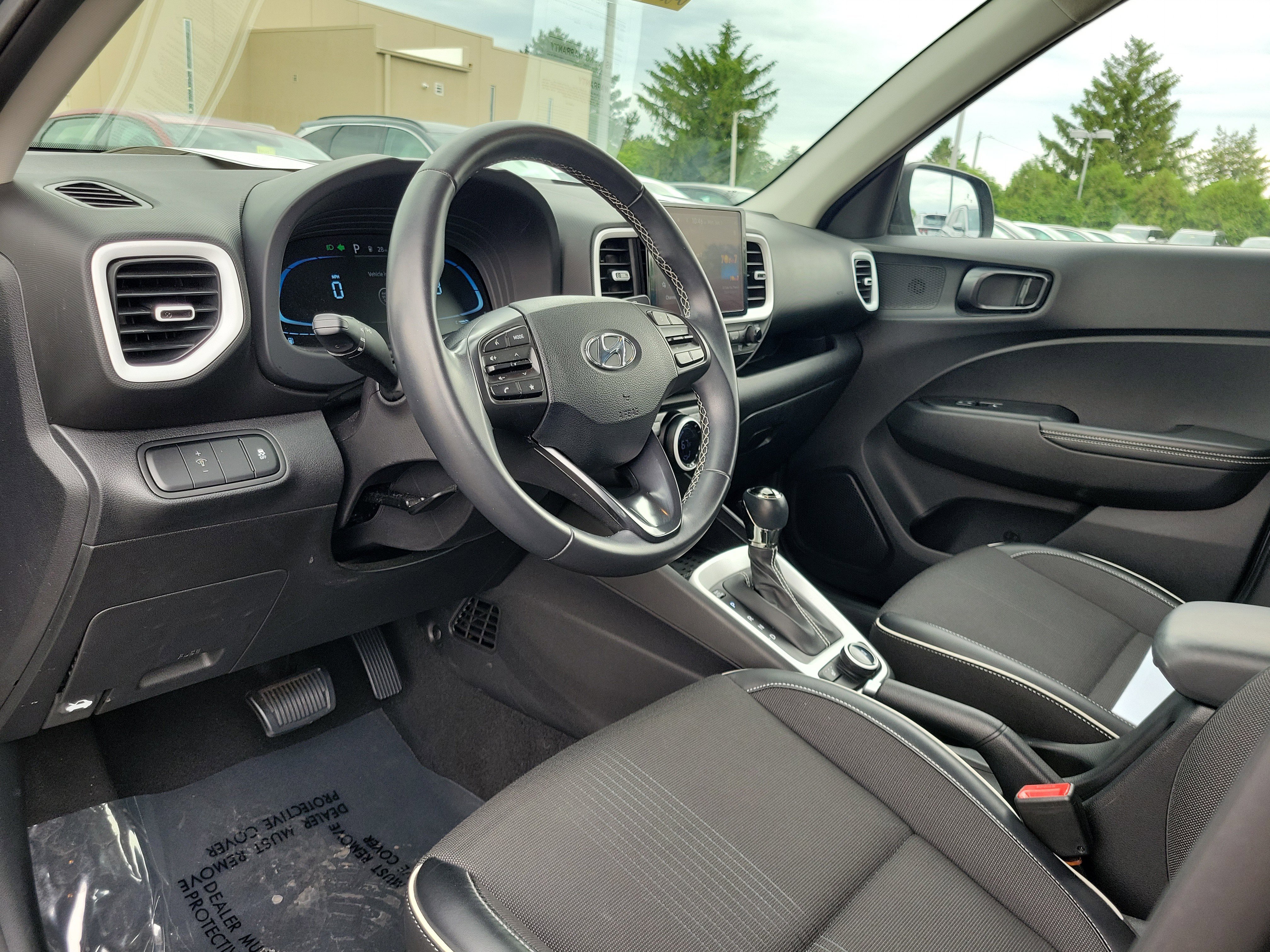 Used 2023 Hyundai Venue Limited FWD image 19