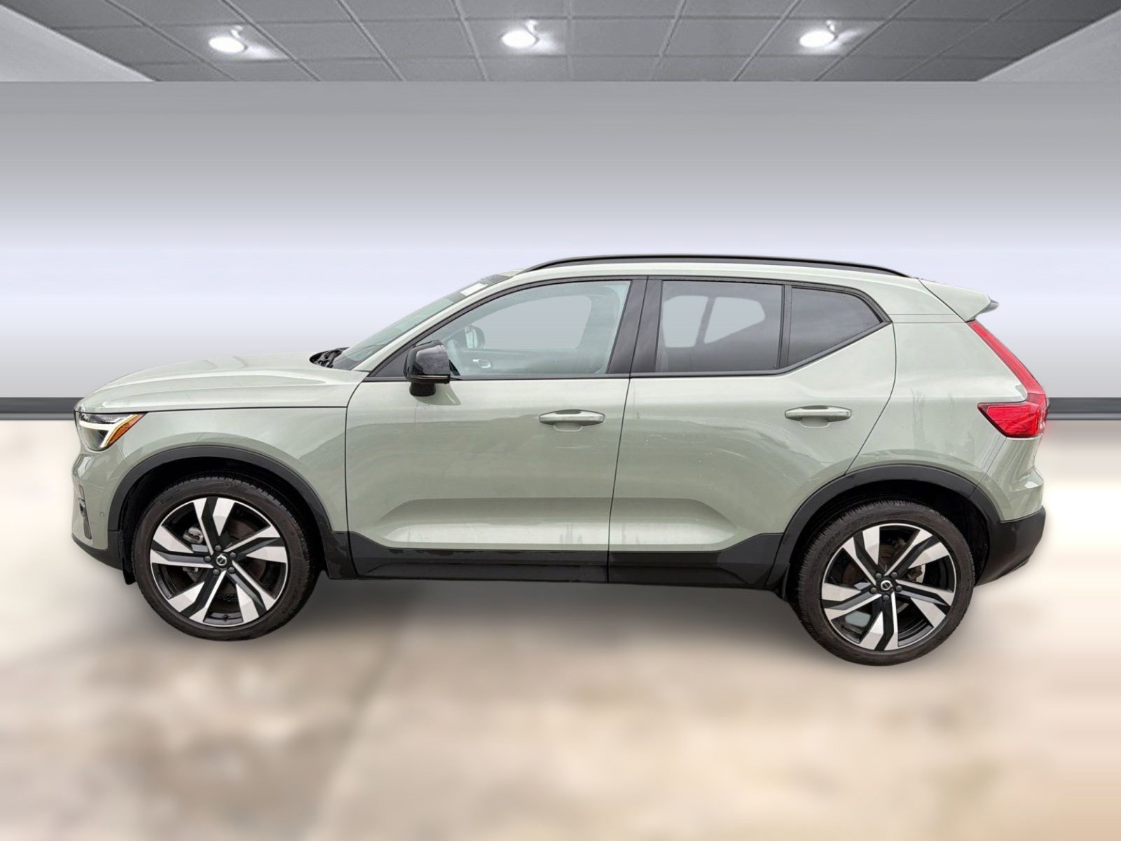 Certified 2023 Volvo XC40 B5 Plus w/ Driver Assist Package image 2