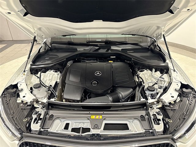 Used 2025 Mercedes-Benz GLC 300 4MATIC image 32