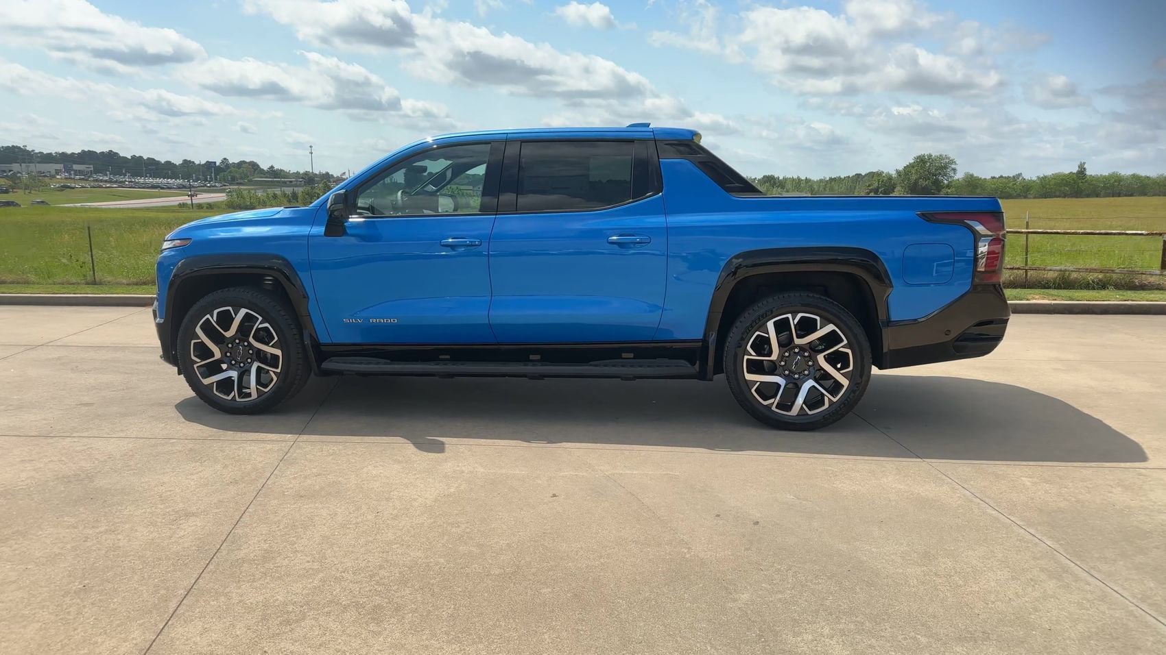 New 2025 Chevrolet Silverado EV RST AWD/4WD image 5
